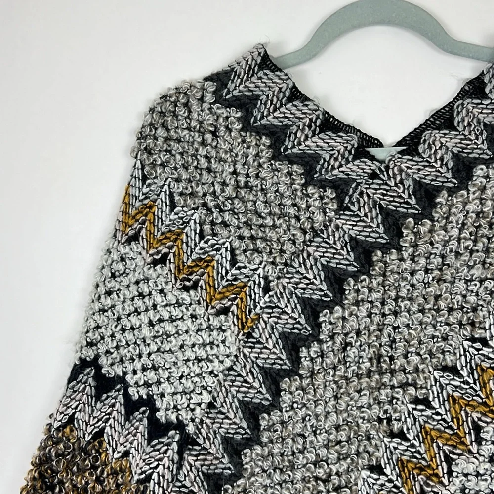 Women’s poncho sweater with fringe wrap shawl OS - Picture 6 of 9